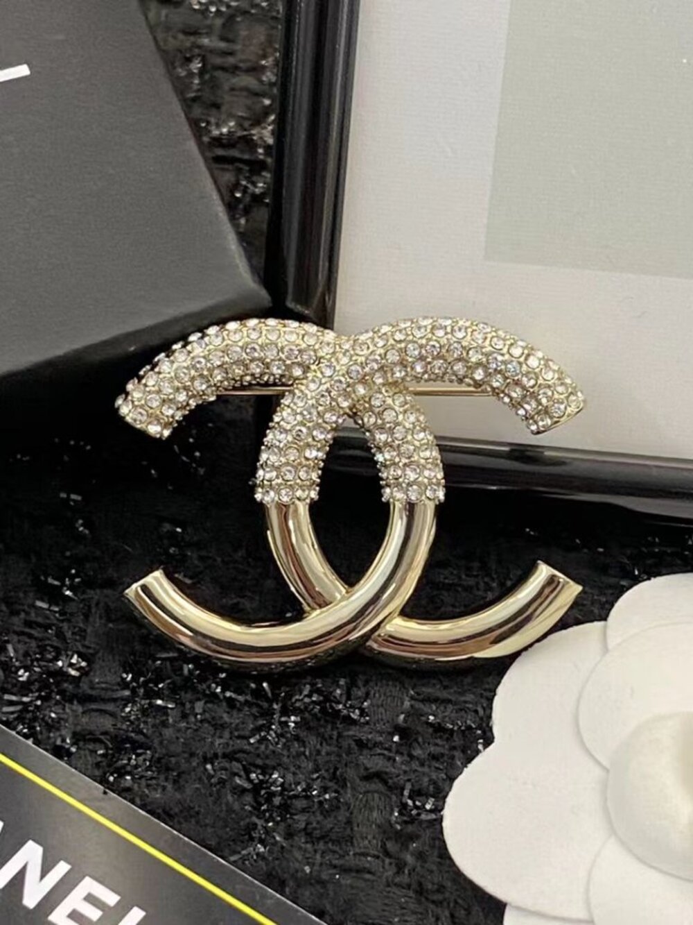 💕Chanel Half-Diamond Large Double-C Brooch